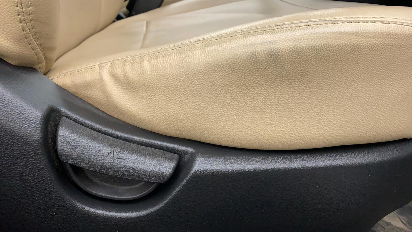 2019 Hyundai Grand i10 MAGNA 1.2 VTVT, Petrol, Manual, 96,635 km, Driver Side Adjustment Panel