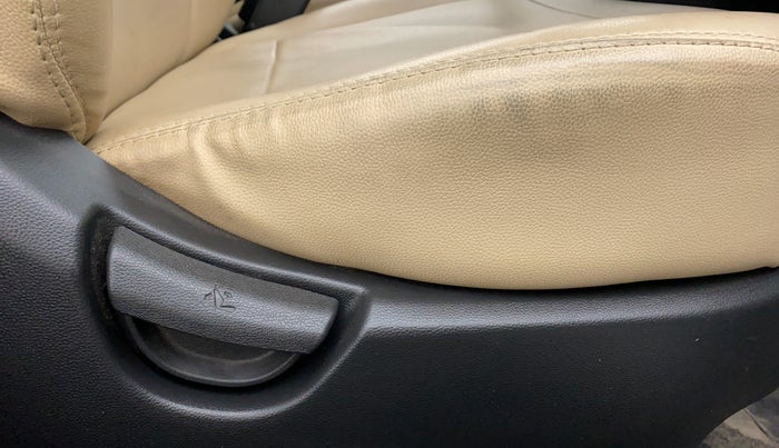 2019 Hyundai Grand i10 MAGNA 1.2 VTVT, Petrol, Manual, 96,635 km, Driver Side Adjustment Panel