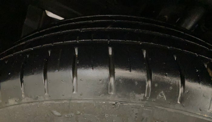 2021 Toyota Glanza V, Petrol, Manual, 36,189 km, Left Front Tyre Tread