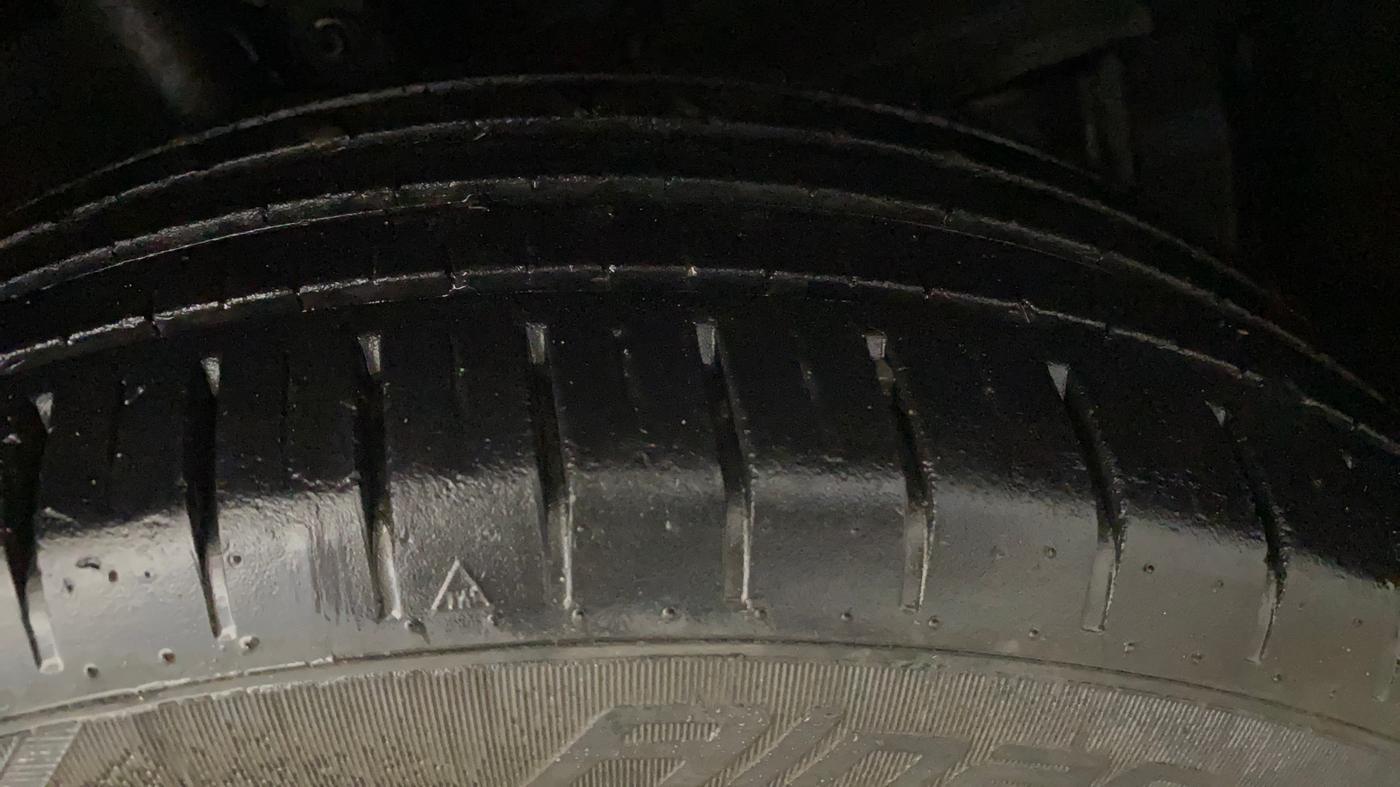 2021 Toyota Glanza V, Petrol, Manual, 36,302 km, Right Front Tyre Tread