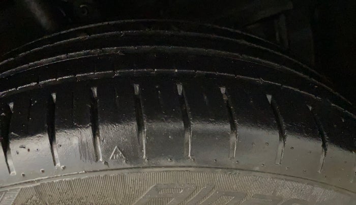 2021 Toyota Glanza V, Petrol, Manual, 36,189 km, Right Front Tyre Tread
