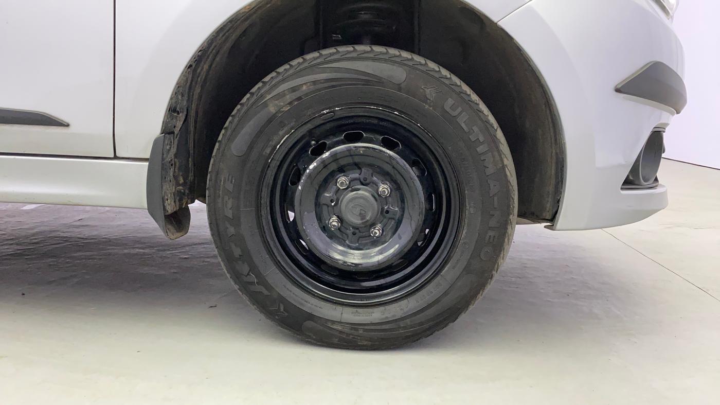 2016 Tata Tiago XE PETROL, Petrol, Manual, 71,737 km, Right Front Wheel