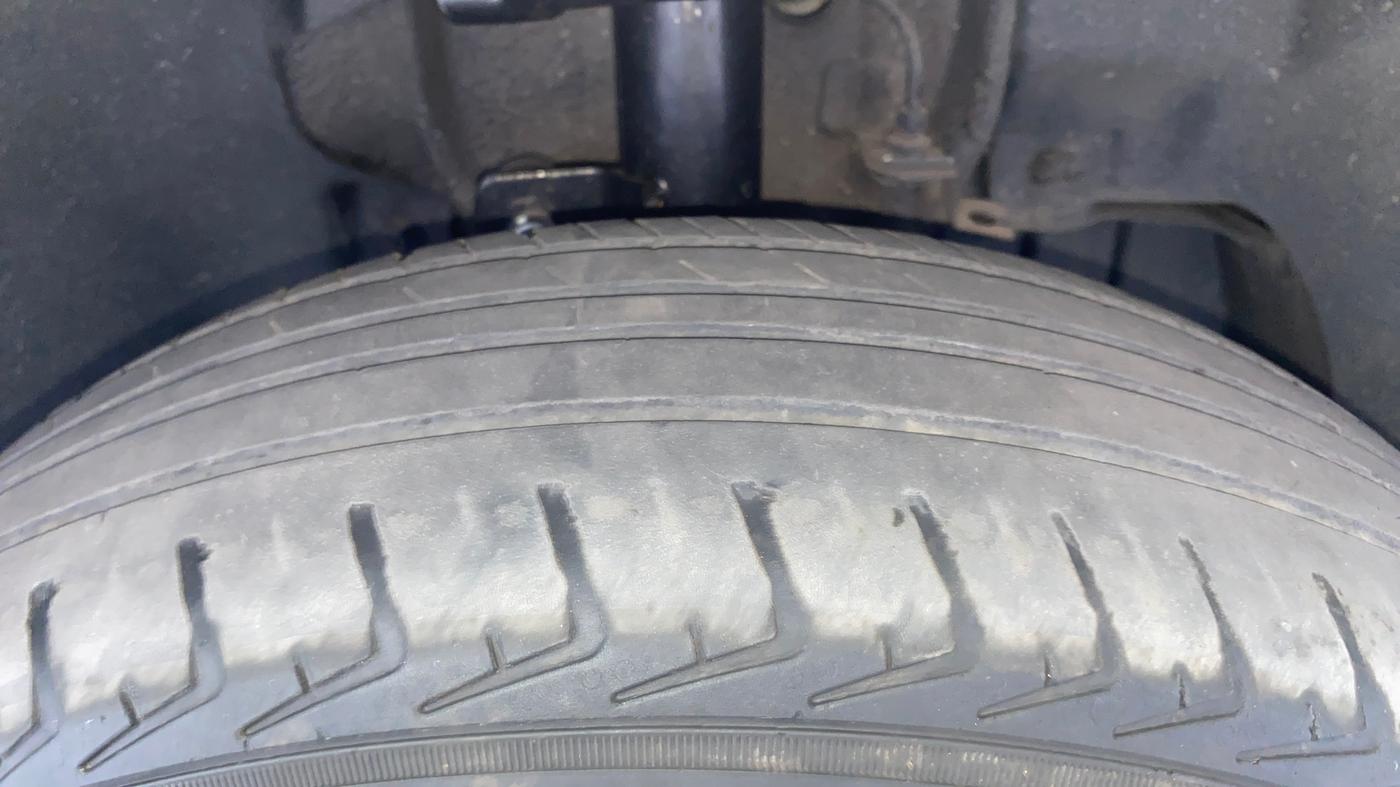 2016 Tata Tiago XE PETROL, Petrol, Manual, 71,737 km, Right Front Tyre Tread