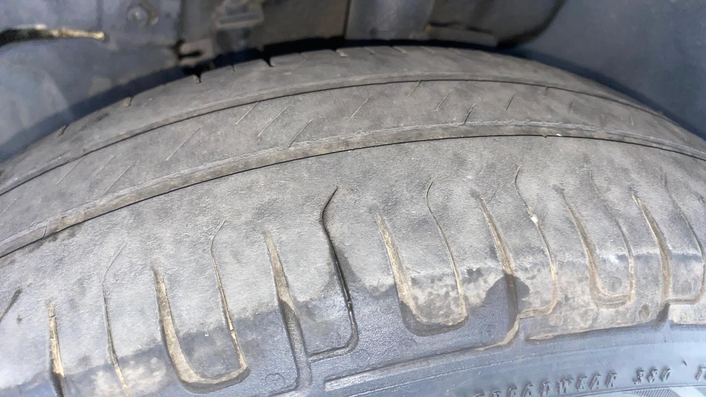 2016 Tata Tiago XE PETROL, Petrol, Manual, 71,737 km, Left Front Tyre Tread