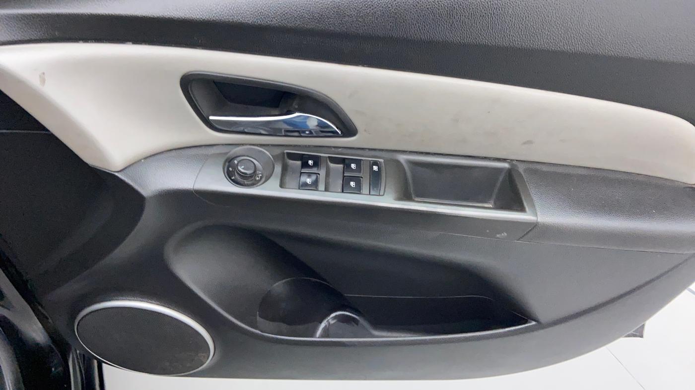 2012 Chevrolet Cruze LTZ AT, Diesel, Automatic, 62,288 km, Driver Side Door Panel Controls