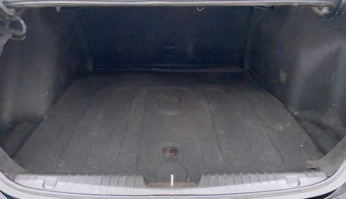 2012 Chevrolet Cruze LTZ AT, Diesel, Automatic, 62,288 km, Boot Inside View