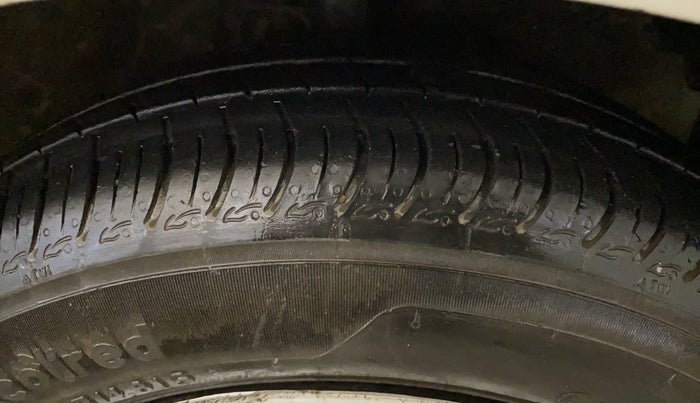 2018 Maruti Celerio VXI CNG, CNG, Manual, 97,919 km, Right Front Tyre Tread