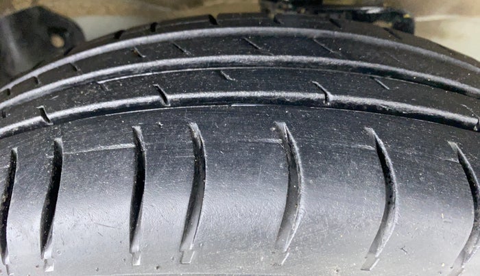 2019 Maruti Eeco 5 STR CNG WITH AC PLUSHTR, CNG, Manual, 63,880 km, Right Front Tyre Tread