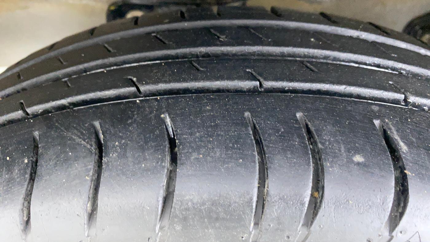 2019 Maruti Eeco 5 STR CNG WITH AC PLUSHTR, CNG, Manual, 63,880 km, Left Front Tyre Tread