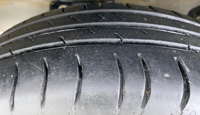 2019 Maruti Eeco 5 STR CNG WITH AC PLUSHTR, CNG, Manual, 63,880 km, Left Front Tyre Tread