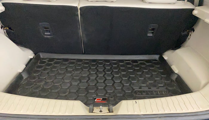 2021 Mahindra XUV300 W8 (O) 1.2 PETROL AMT, Petrol, Automatic, 45,205 km, Boot Inside