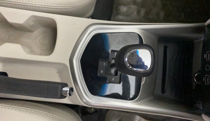 2021 Mahindra XUV300 W8 (O) 1.2 PETROL AMT, Petrol, Automatic, 45,205 km, Gear Lever