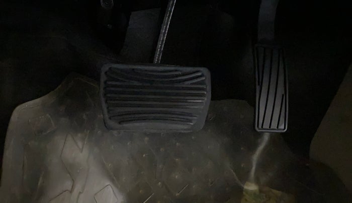 2021 Mahindra XUV300 W8 (O) 1.2 PETROL AMT, Petrol, Automatic, 45,205 km, Pedals