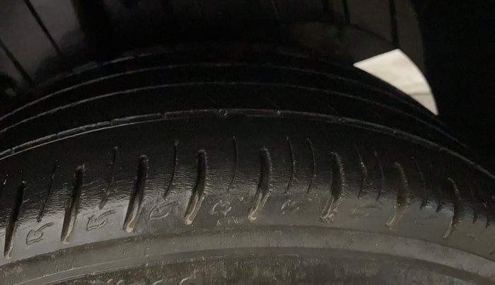 2021 Mahindra XUV300 W8 (O) 1.2 PETROL AMT, Petrol, Automatic, 45,205 km, Left Rear Tyre Tread