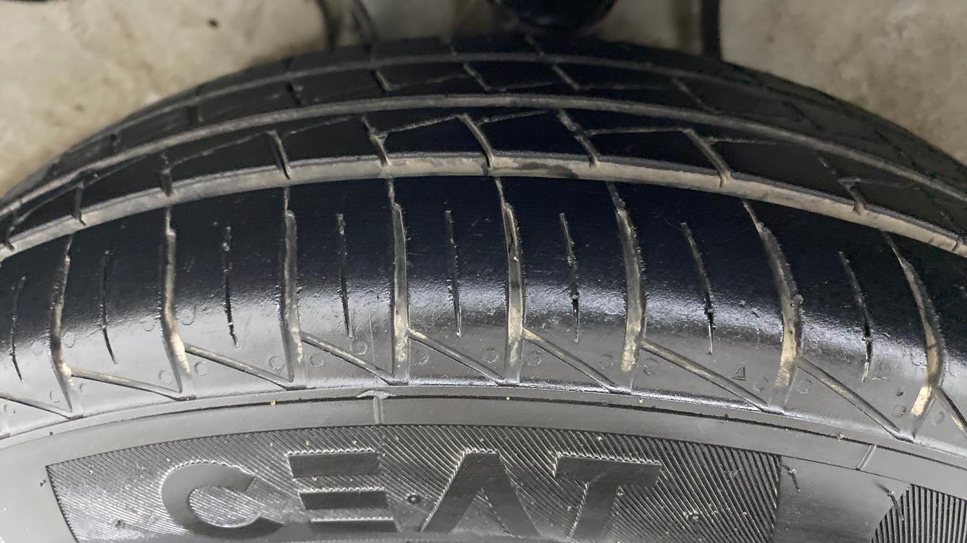 2020 Maruti Alto LXI, Petrol, Manual, 24,971 km, Left Front Tyre Tread