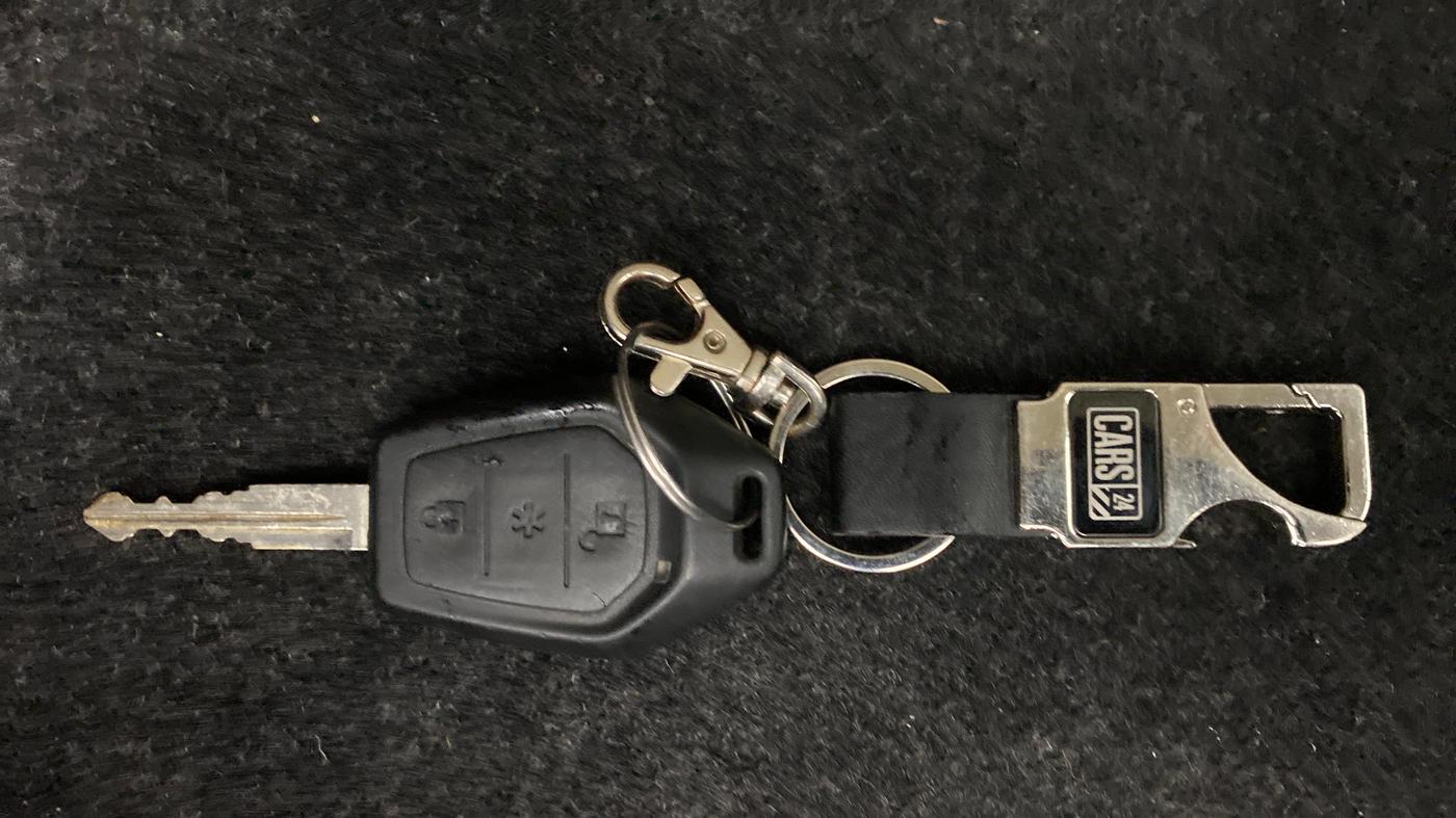 2016 Mahindra TUV300 T8, Diesel, Manual, 43,447 km, Key Close Up
