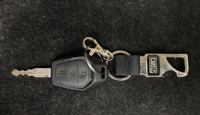 2016 Mahindra TUV300 T8, Diesel, Manual, 43,447 km, Key Close Up