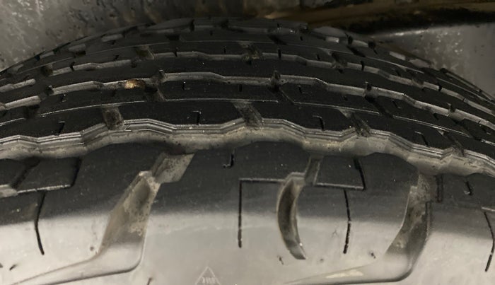 2016 Mahindra TUV300 T8, Diesel, Manual, 43,447 km, Right Rear Tyre Tread