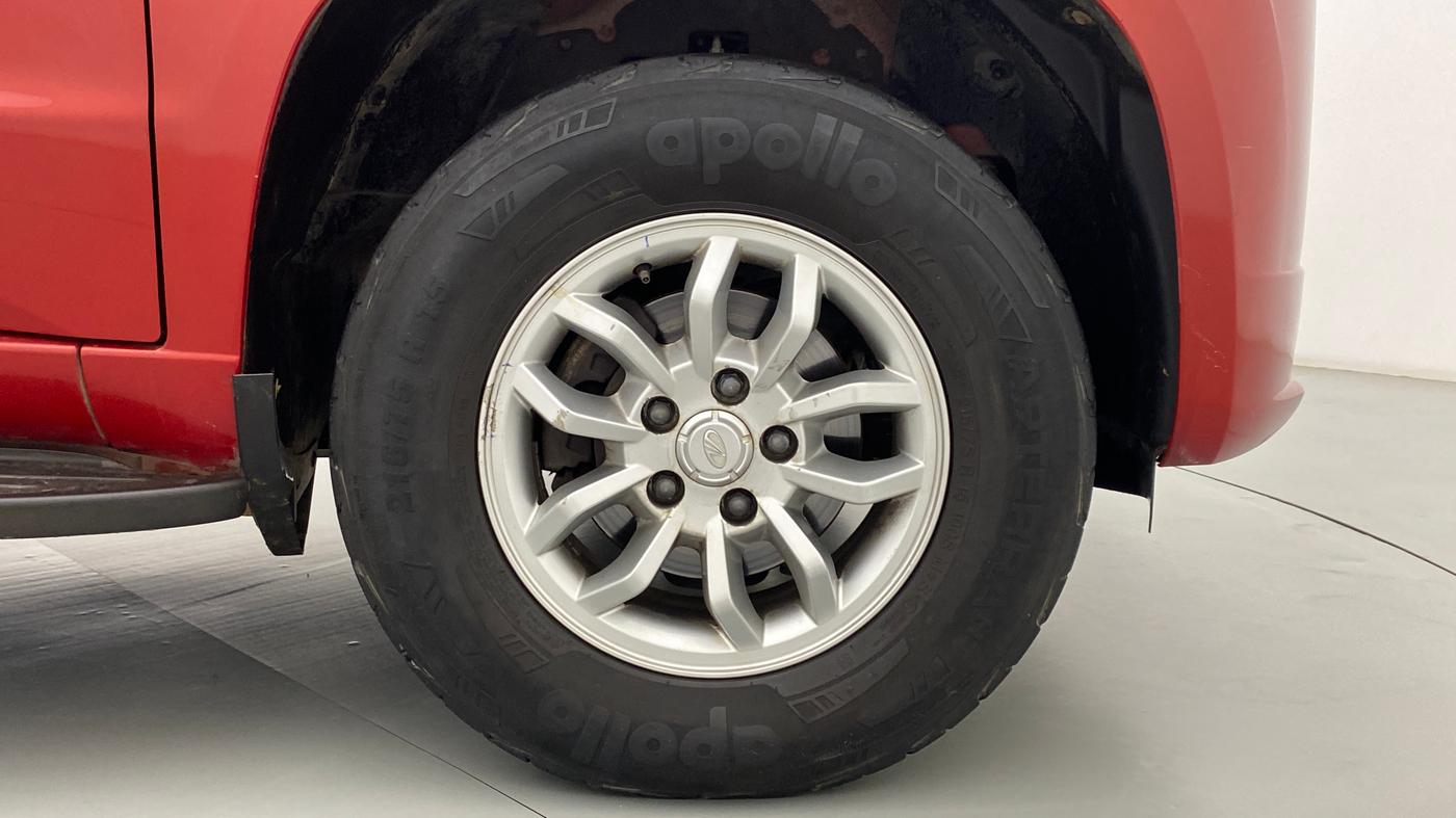 2016 Mahindra TUV300 T8, Diesel, Manual, 43,447 km, Right Front Wheel