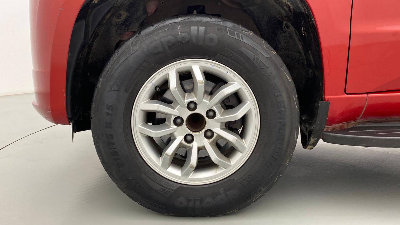 2016 Mahindra TUV300 T8, Diesel, Manual, 43,447 km, Left Front Wheel