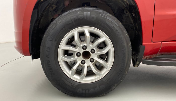 2016 Mahindra TUV300 T8, Diesel, Manual, 43,447 km, Left Front Wheel