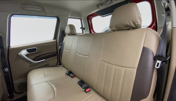 2016 Mahindra TUV300 T8, Diesel, Manual, 43,447 km, Right Side Rear Door Cabin