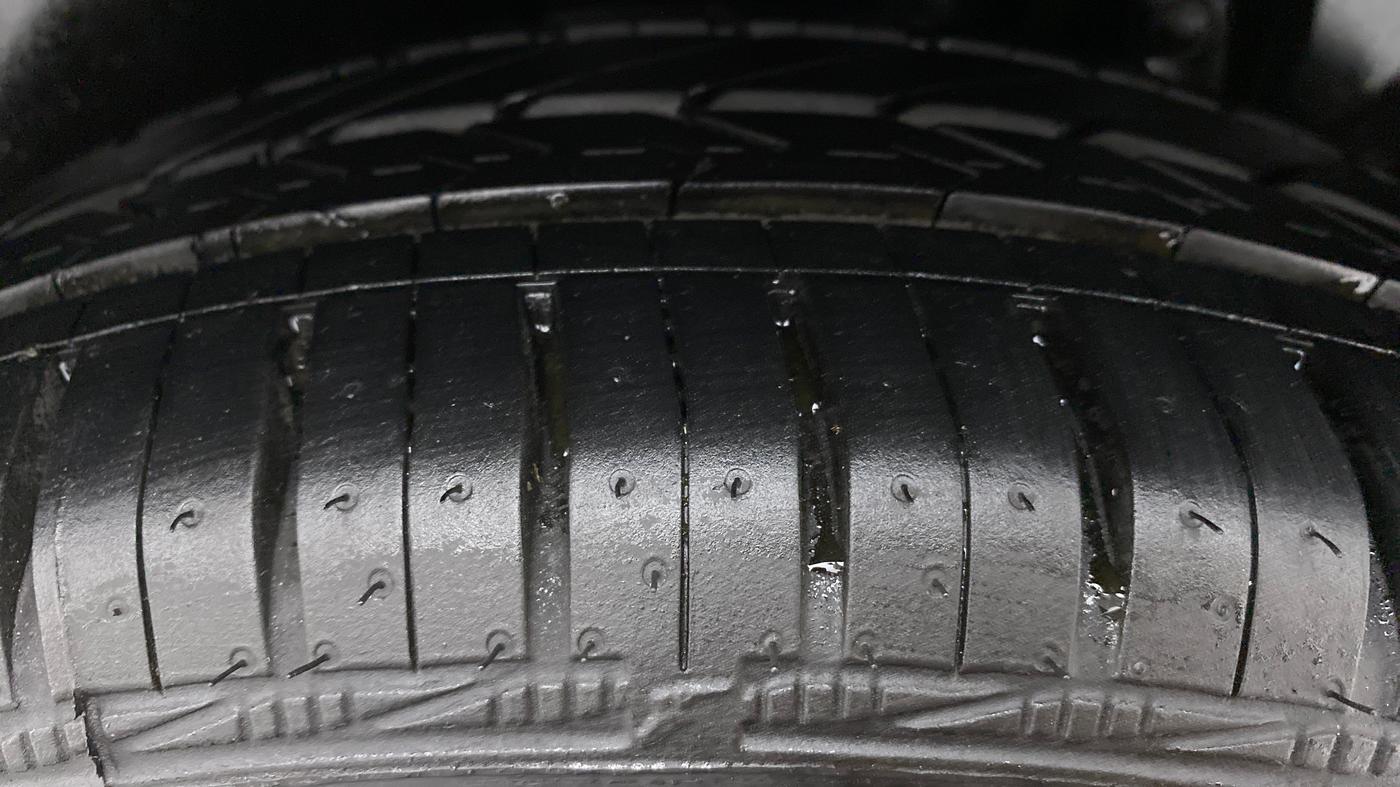 2013 Maruti Ertiga ZXI, Petrol, Manual, 56,338 km, Left Rear Tyre Tread