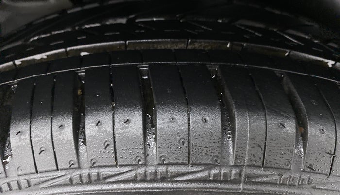2013 Maruti Ertiga ZXI, Petrol, Manual, 56,338 km, Right Rear Tyre Tread
