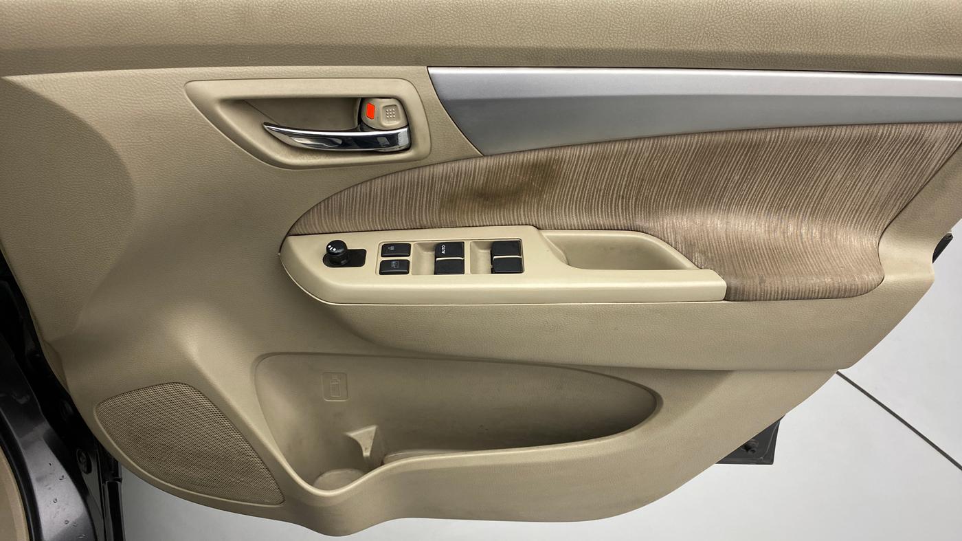 2013 Maruti Ertiga ZXI, Petrol, Manual, 56,338 km, Driver Side Door Panels Control