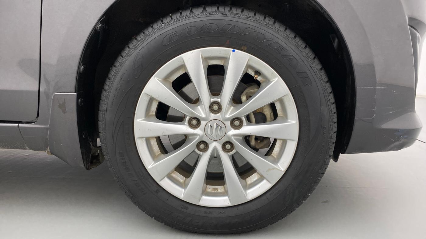 2013 Maruti Ertiga ZXI, Petrol, Manual, 56,338 km, Right Front Wheel