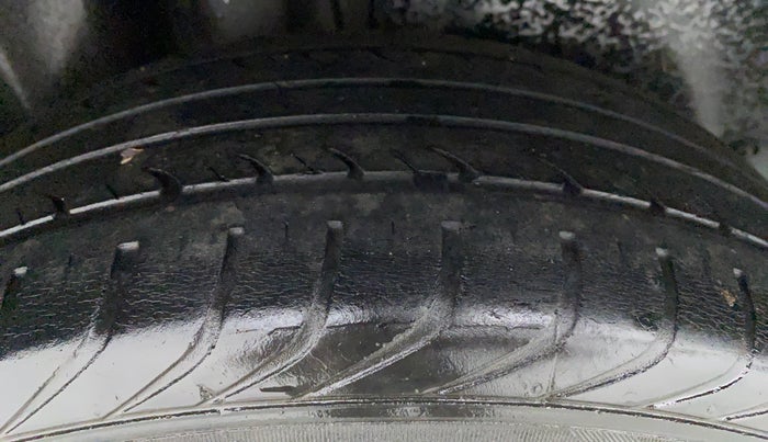 2014 Volkswagen Polo GT TSI 1.2 PETROL AT, Petrol, Automatic, 42,479 km, Left Rear Tyre Tread