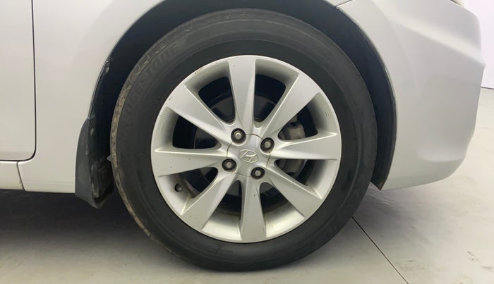 2012 Hyundai Verna FLUIDIC 1.6 VTVT SX, Petrol, Manual, 80,983 km, Right Front Wheel