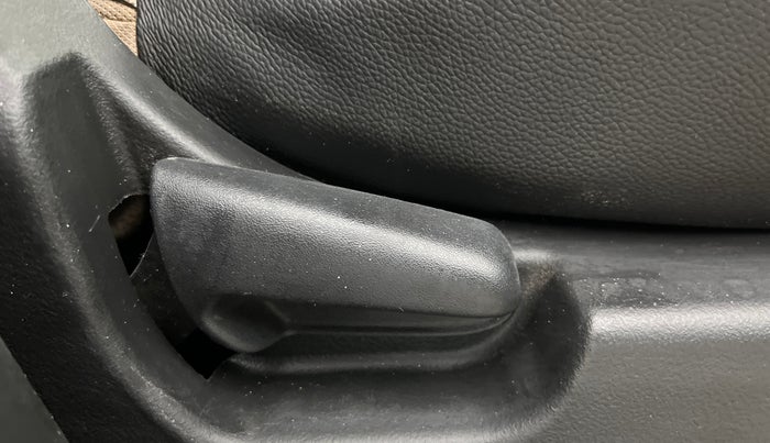 2018 Maruti Wagon R 1.0 LXI, Petrol, Manual, 61,311 km, Driver Side Adjustment Panel