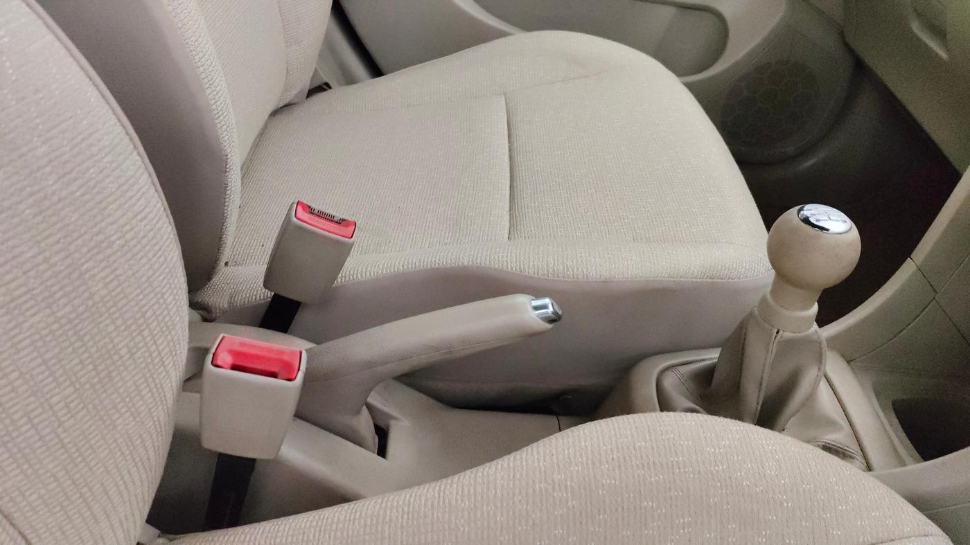 2015 Maruti Swift Dzire VXI, Petrol, Manual, 74,559 km, Gear Lever