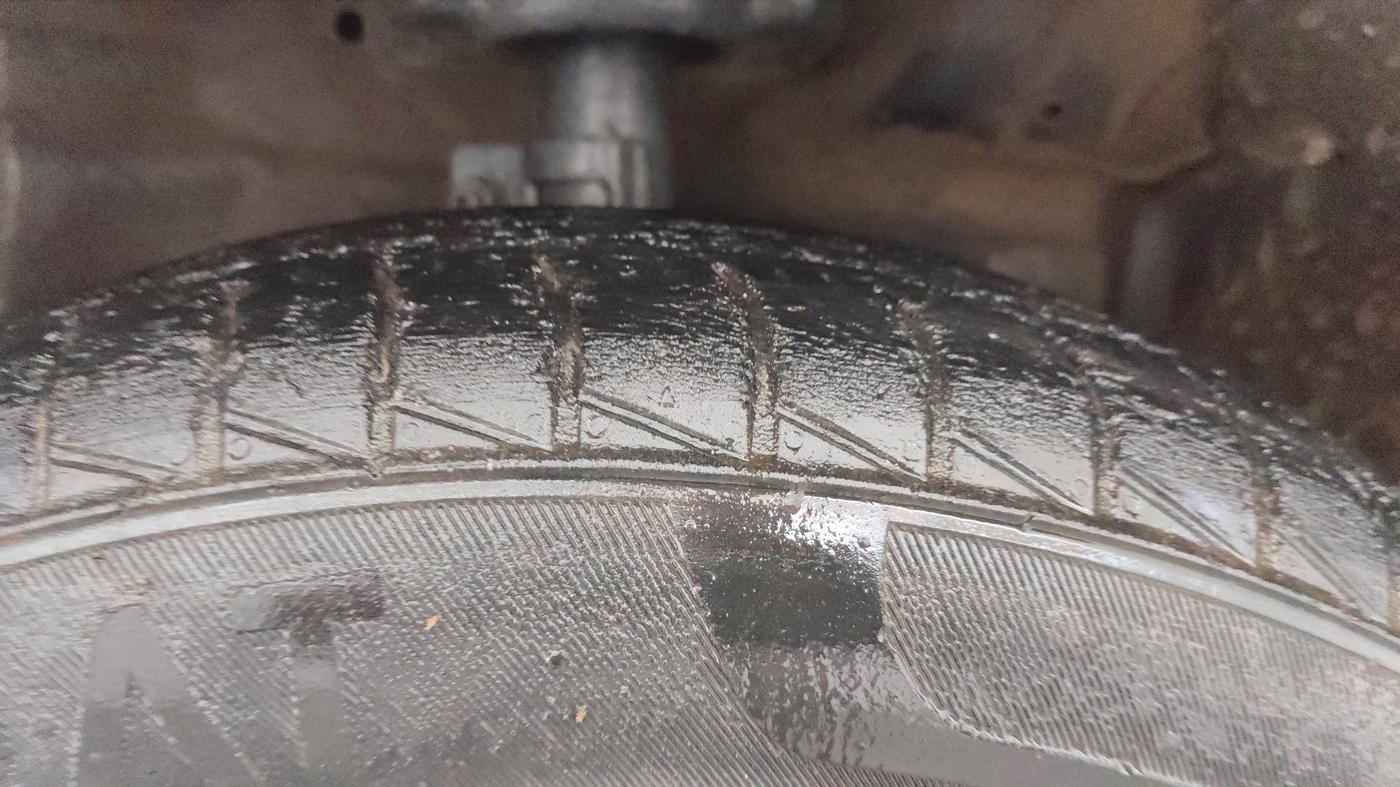 2015 Maruti Swift Dzire VXI, Petrol, Manual, 74,559 km, Right Front Tyre Tread