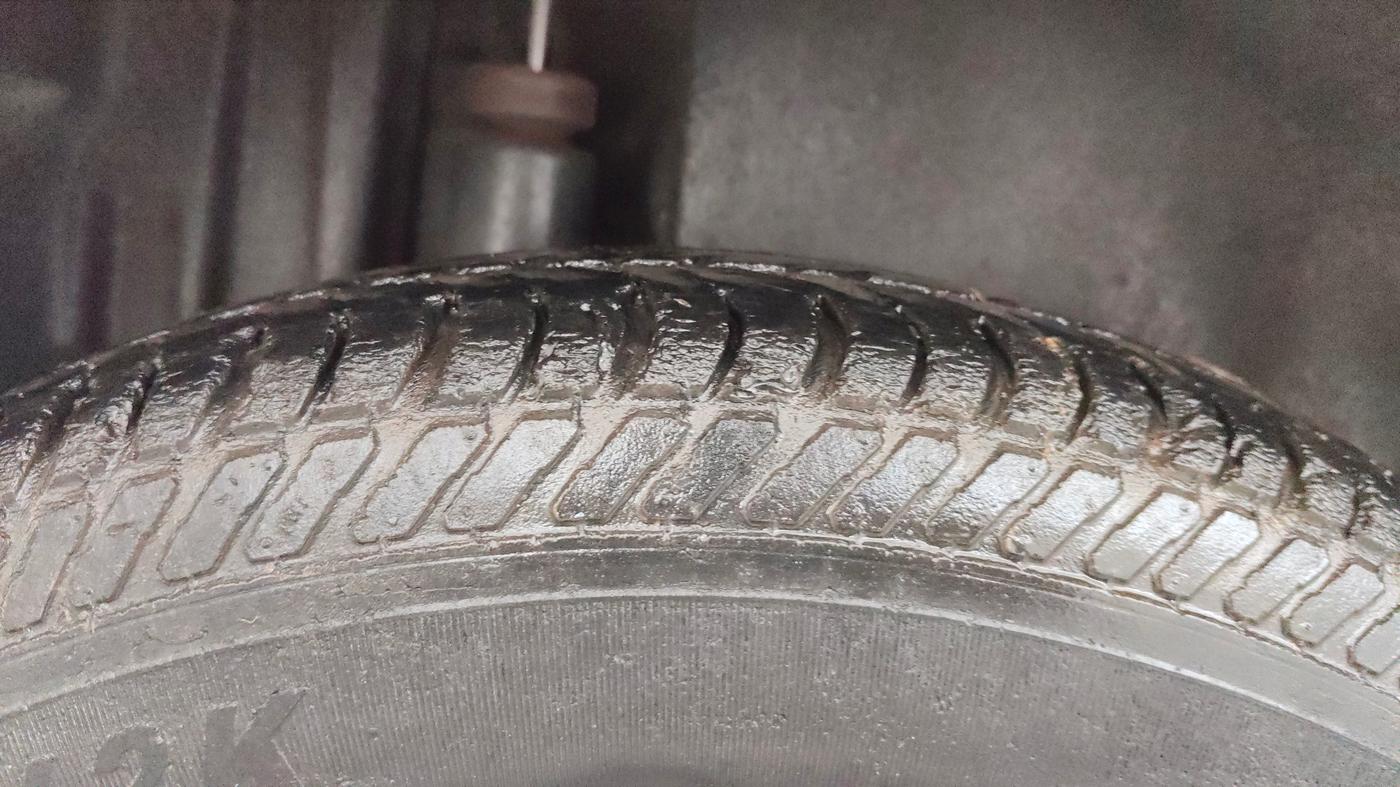 2015 Maruti Swift Dzire VXI, Petrol, Manual, 74,559 km, Right Rear Tyre Tread