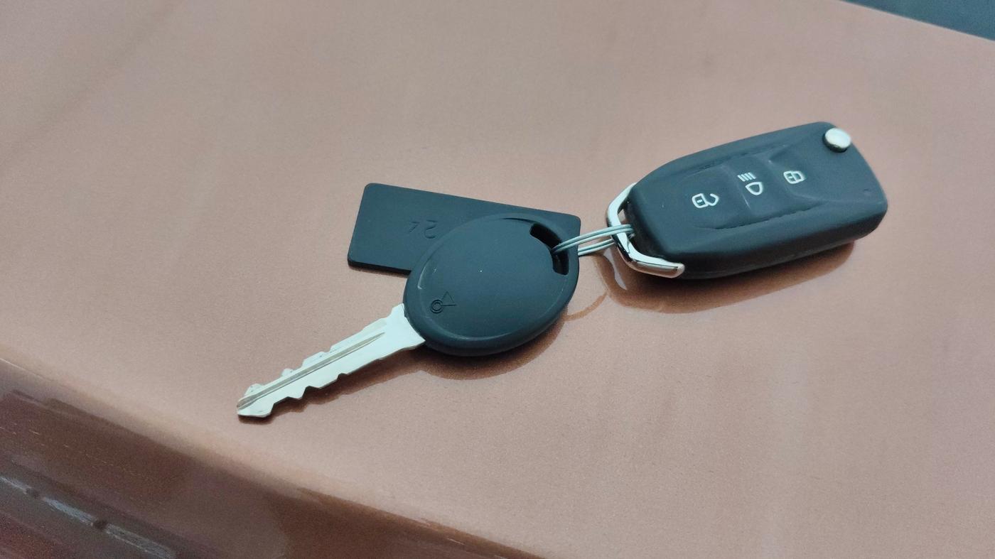 2017 Tata TIGOR XZ (O) PETROL, Petrol, Manual, 54,989 km, Key Close Up