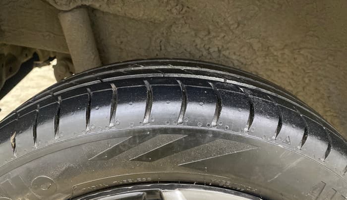 2016 Maruti Wagon R 1.0 VXI AMT, CNG, Automatic, 79,392 km, Right Rear Tyre Tread