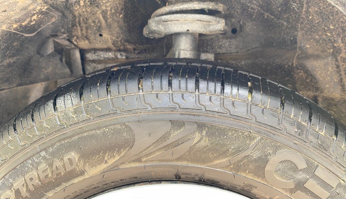 2015 Maruti Swift Dzire VXI, Petrol, Manual, 35,413 km, Left Front Tyre Tread
