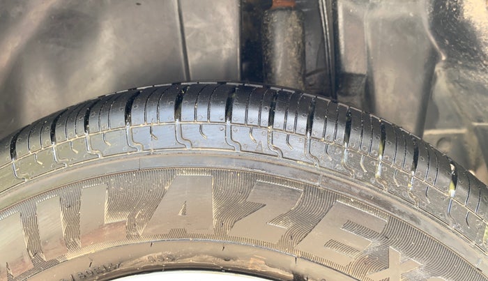 2015 Maruti Swift Dzire VXI, Petrol, Manual, 35,413 km, Left Rear Tyre Tread