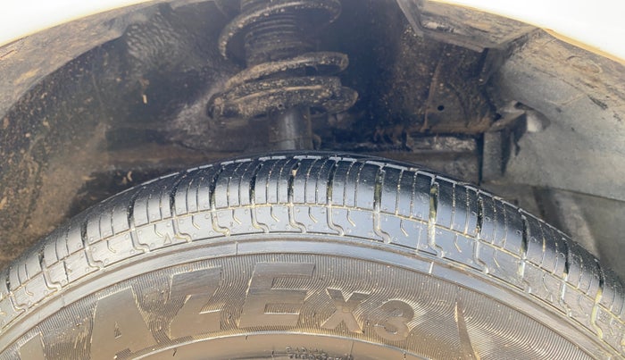 2015 Maruti Swift Dzire VXI, Petrol, Manual, 35,413 km, Right Front Tyre Tread