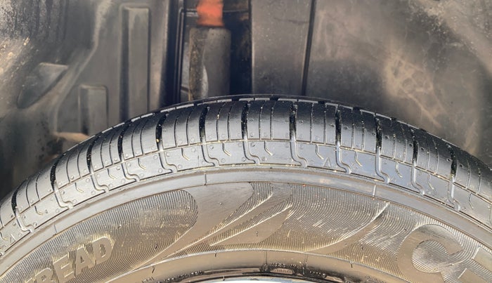 2015 Maruti Swift Dzire VXI, Petrol, Manual, 35,413 km, Right Rear Tyre Tread
