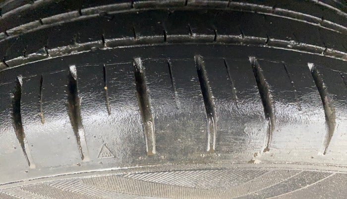 2018 Volkswagen Polo HIGHLINE PLUS 1.0 16 ALLOY, Petrol, Manual, 89,664 km, Left Rear Tyre Tread