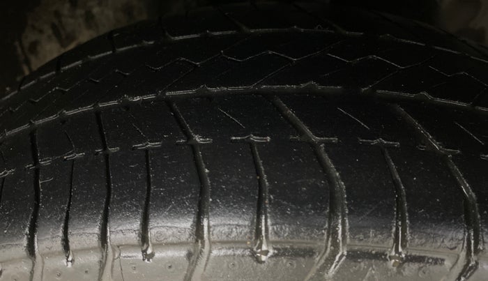 2015 Toyota Etios Liva G, Petrol, Manual, 47,064 km, Right Front Tyre Tread