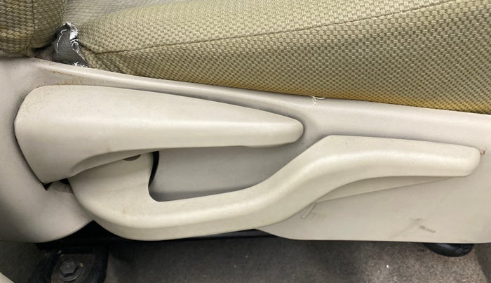2015 Toyota Etios Liva G, Petrol, Manual, 47,064 km, Driver Side Adjustment Panel