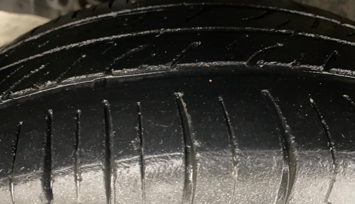 2015 Toyota Etios Liva G, Petrol, Manual, 47,064 km, Left Front Tyre Tread