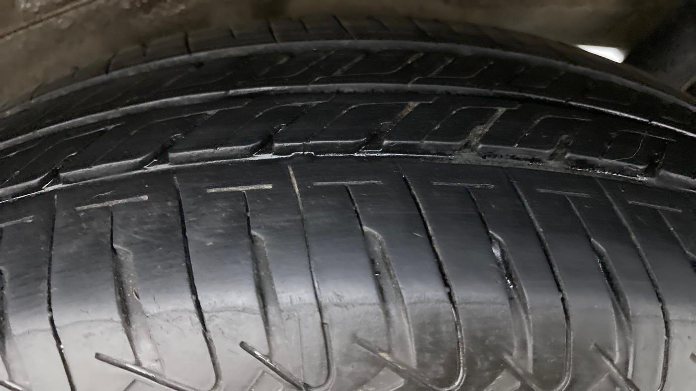 2014 Maruti Wagon R 1.0 VXI, Petrol, Manual, 54,168 km, Left Rear Tyre Tread