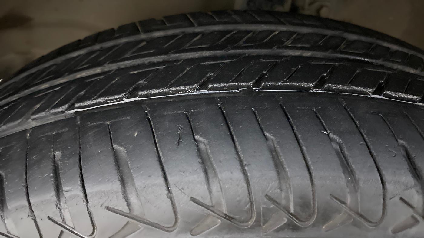2014 Maruti Wagon R 1.0 VXI, Petrol, Manual, 54,168 km, Left Front Tyre Tread