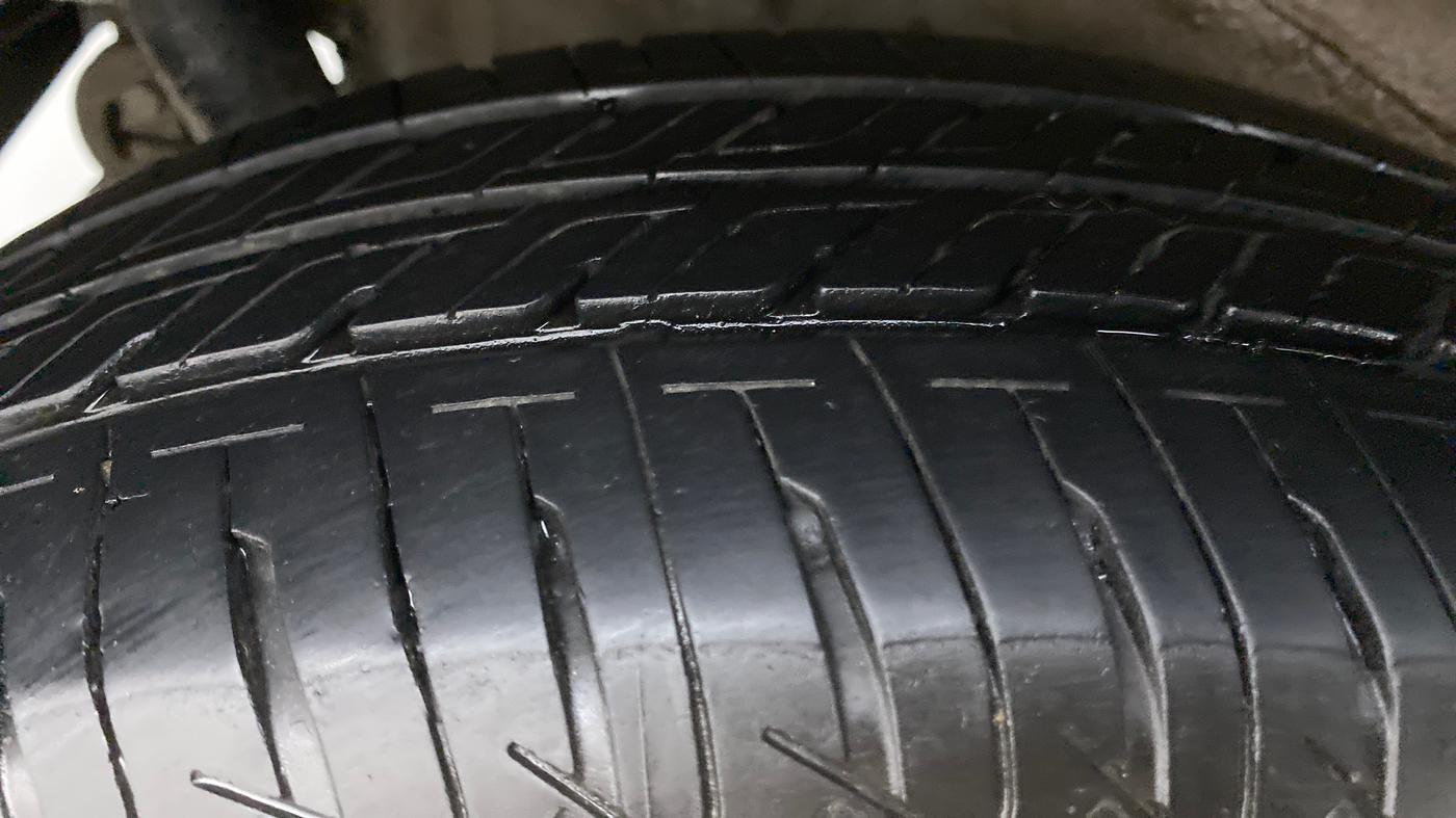 2014 Maruti Wagon R 1.0 VXI, Petrol, Manual, 54,168 km, Right Rear Tyre Tread