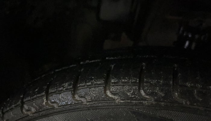 2018 Renault Kwid RXL, Petrol, Manual, 52,175 km, Left Front Tyre Tread